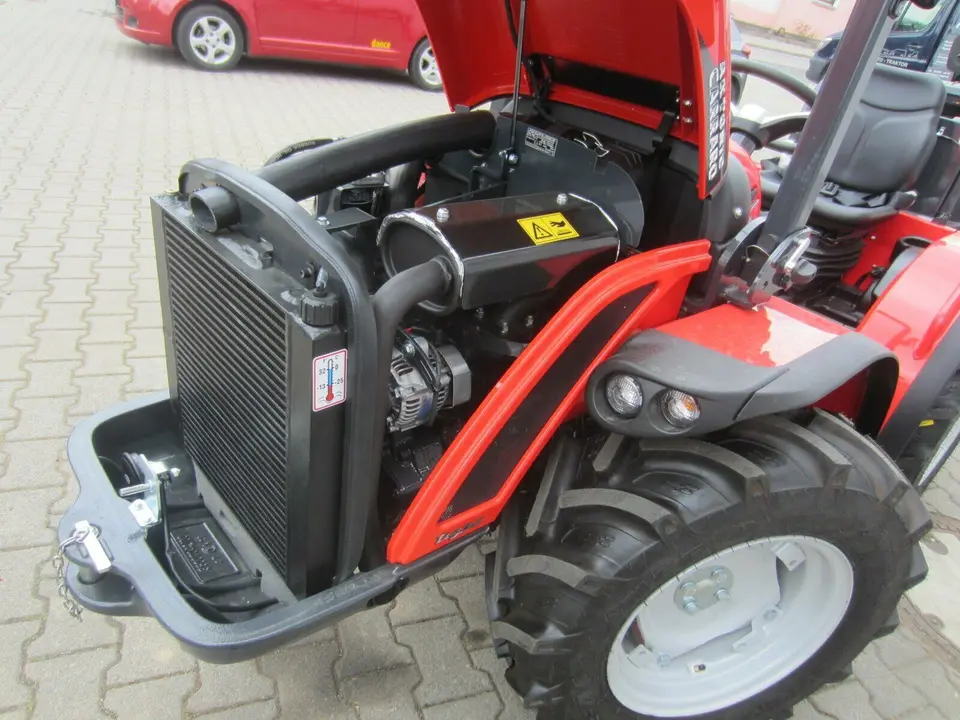 Allrad Traktor CARRARO TIGRE 3800 am Lager sofort 15.957,- netto